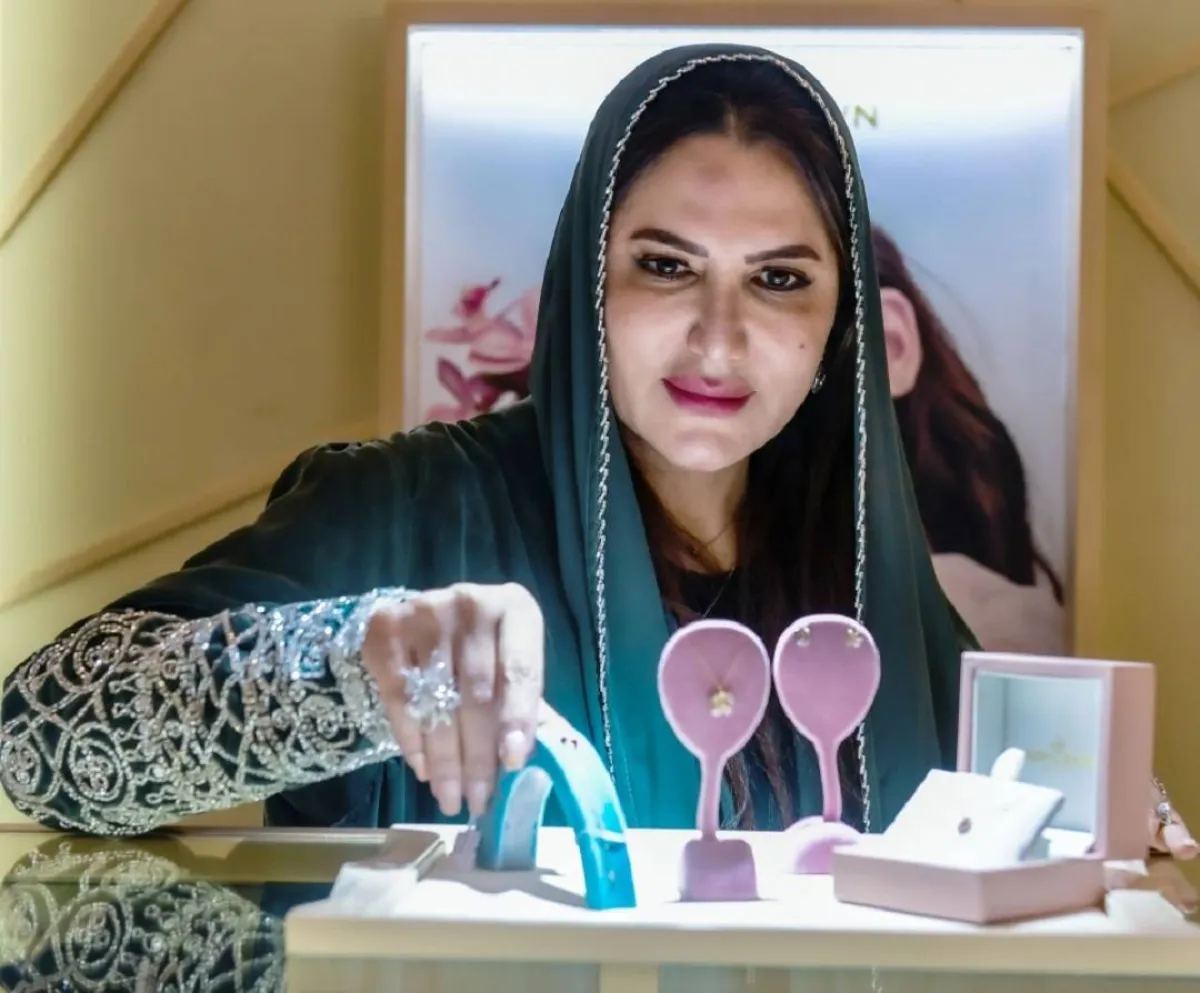 مصممة ومؤسسة علامة baby crown