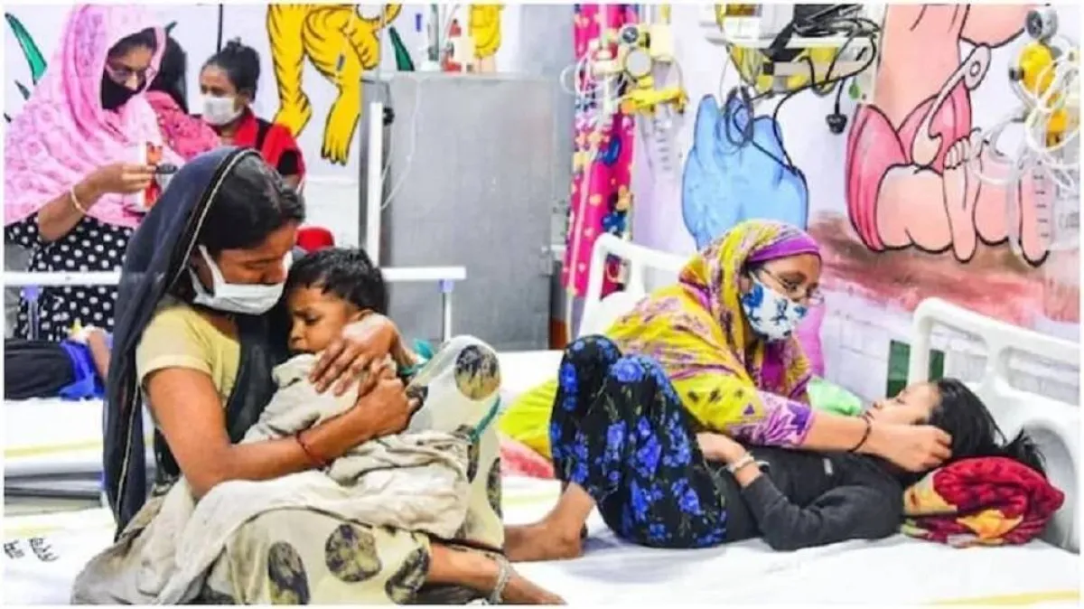 صورة أم ترعى طفلها المصاب بإنفلونزا الطماطم