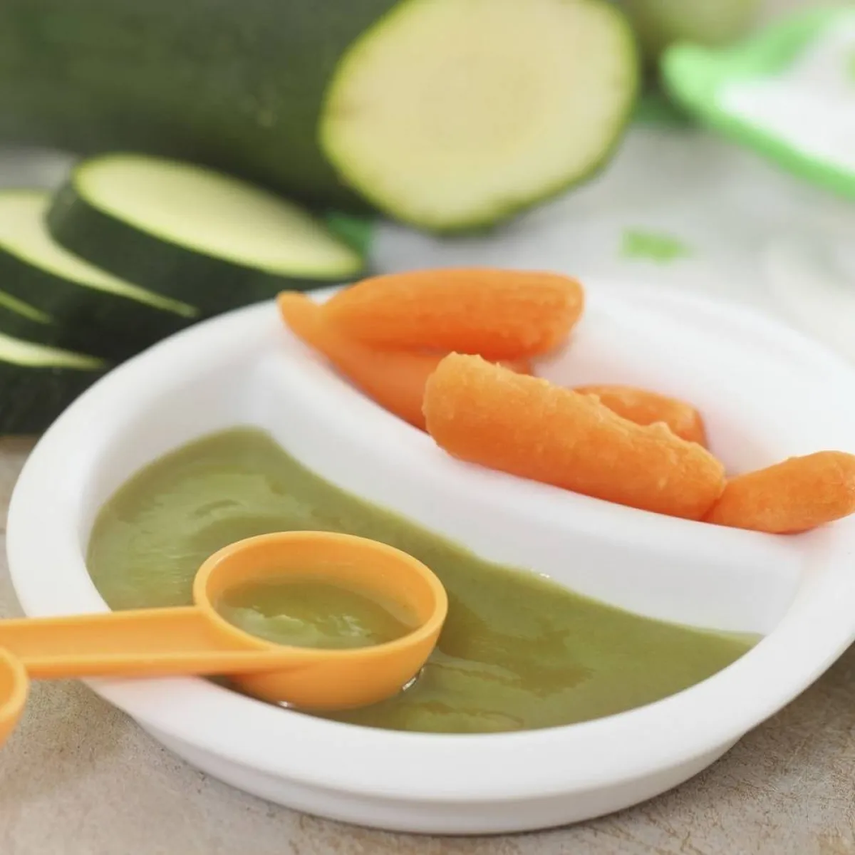 صورة لوجبة طفل يسنن