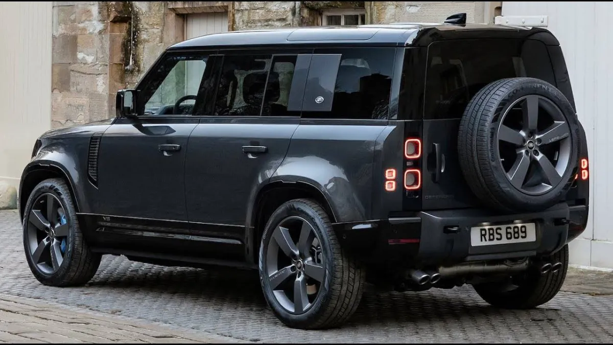 إزاحة الستار عن لاند روفر ديفندر 130 