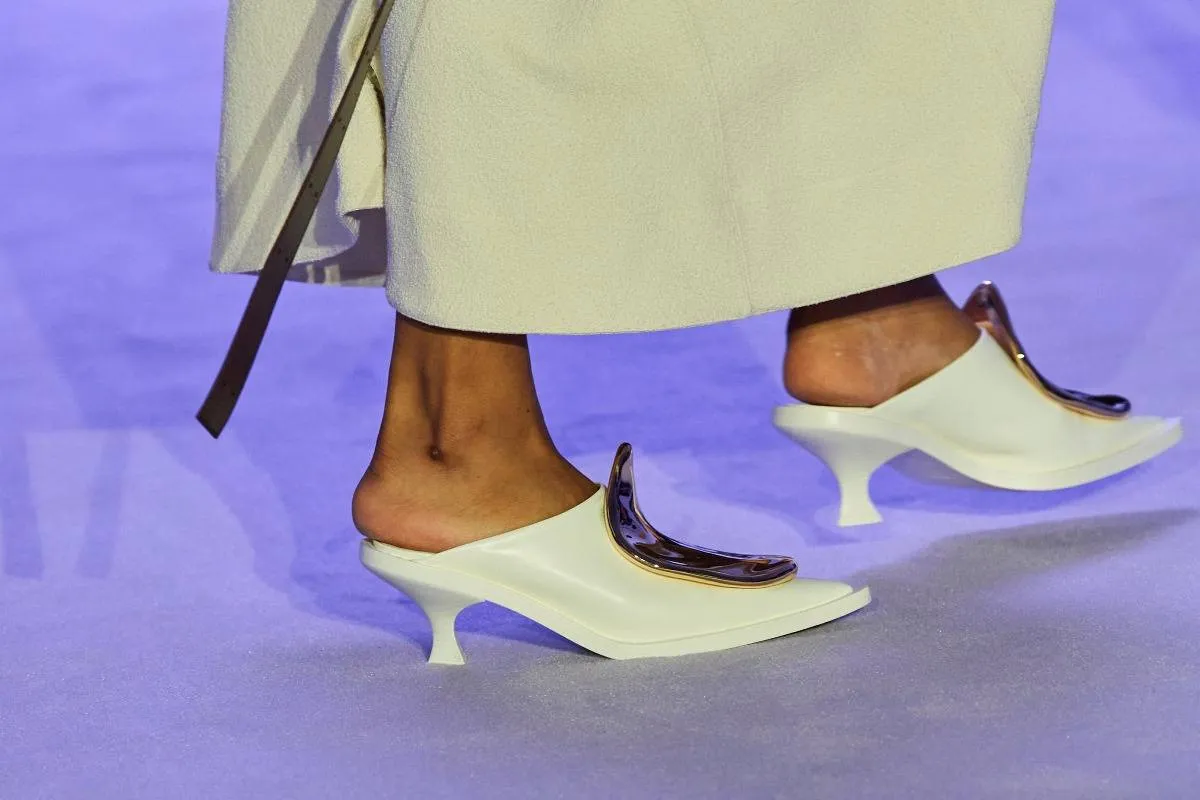 موديلات أحذية مدبّبة