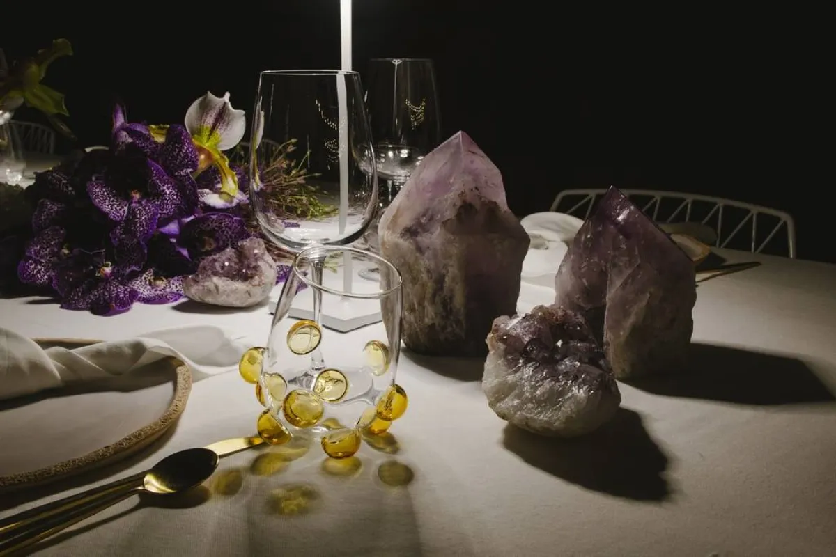 مواد الطبيعة حاضرة في أعمال المصّمة عنود الزبن