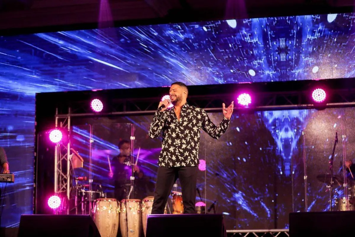 حفل محمد حماقي في الكويت - صورة من صفحته الرسمية على   " انستغرام "