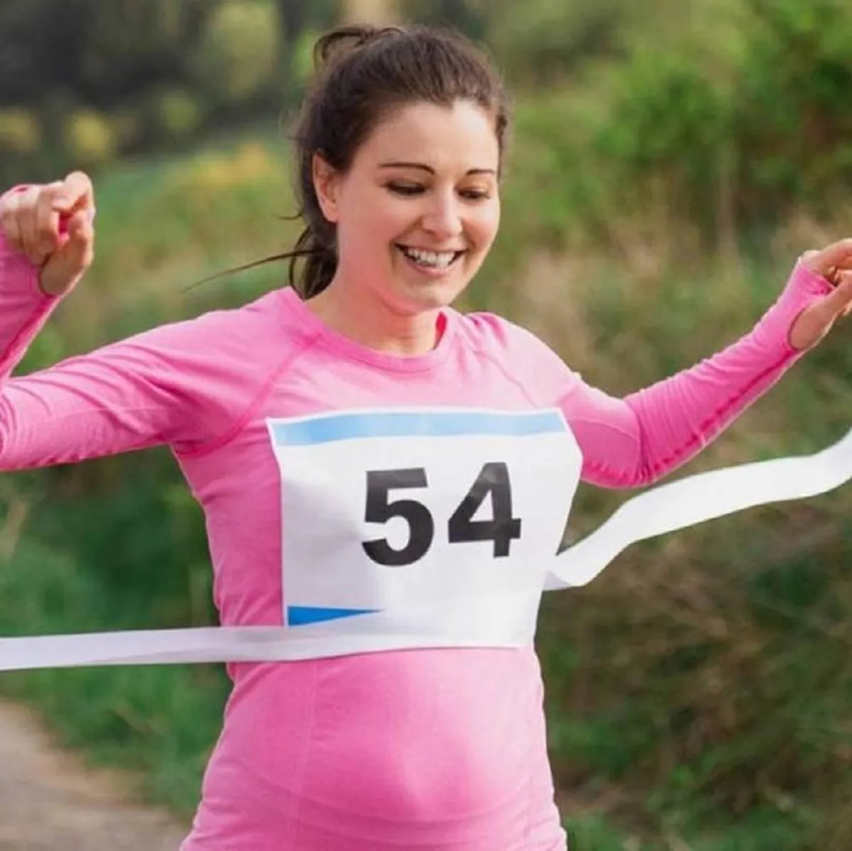 صورة لأمرأة تلعب رياضة