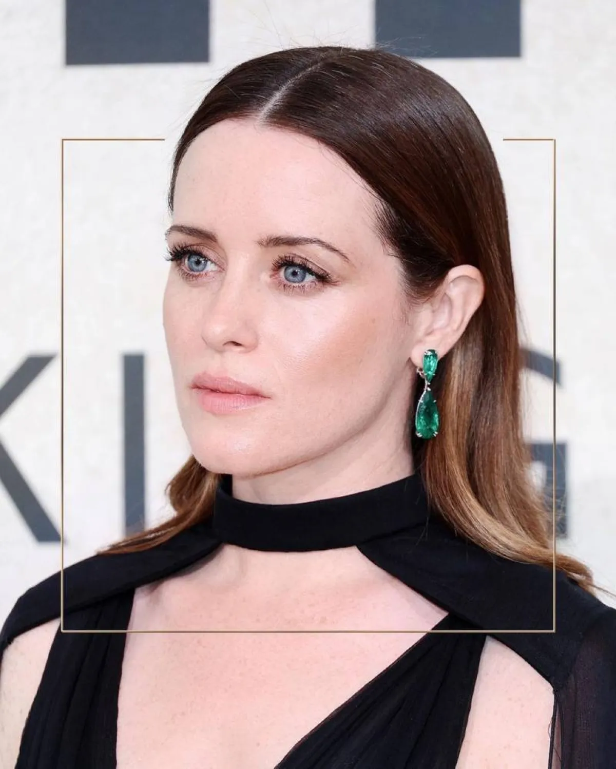 كلير فوي بأقراط من الزمرد من شوبارد Chopard-صورة من حساب شوبارد على انستغرام