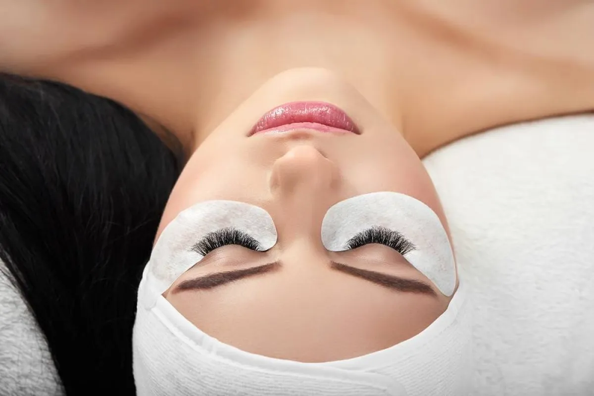 خطوات صبغ الرموش