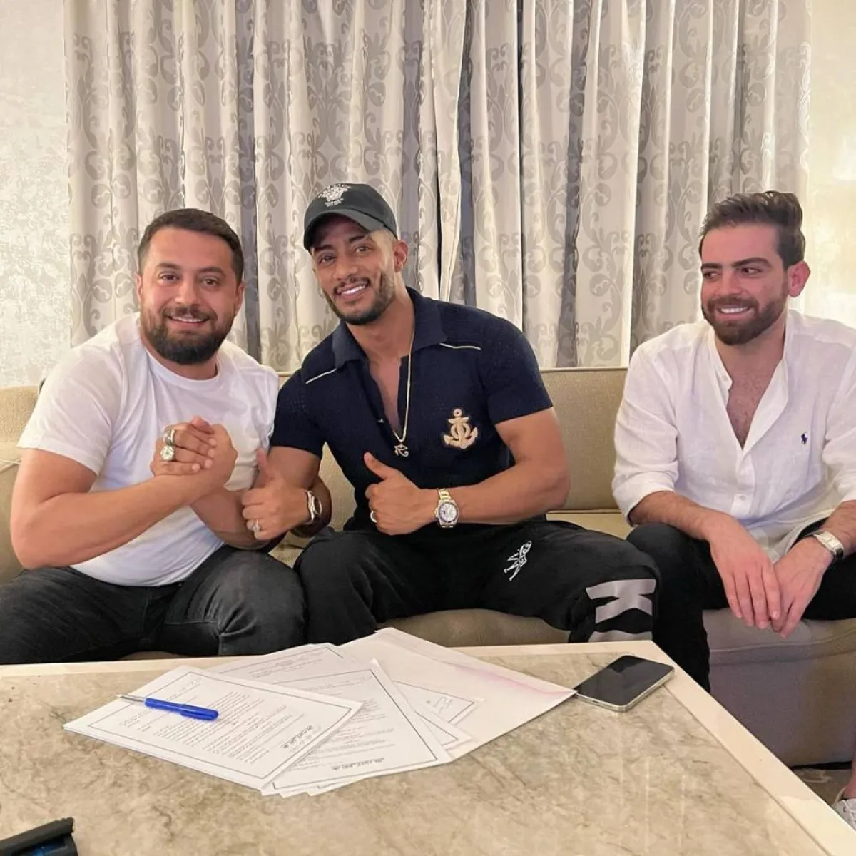 محمد رمضان يوقع عقد حفل تركيا - الصورة من حساب رمضان على انستغرام