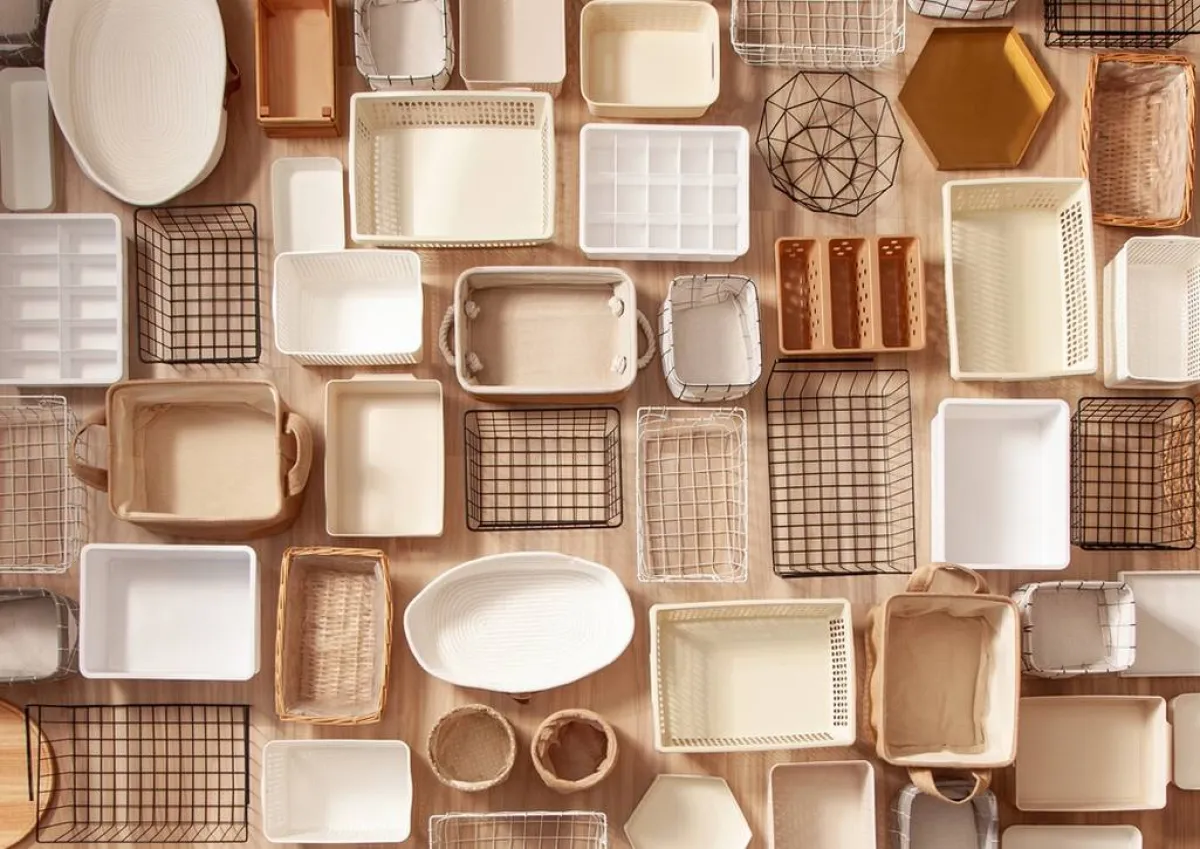 عبوات لترتيب محتويات الخزانة