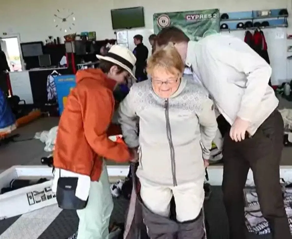 صورة الجدة روت لارسون