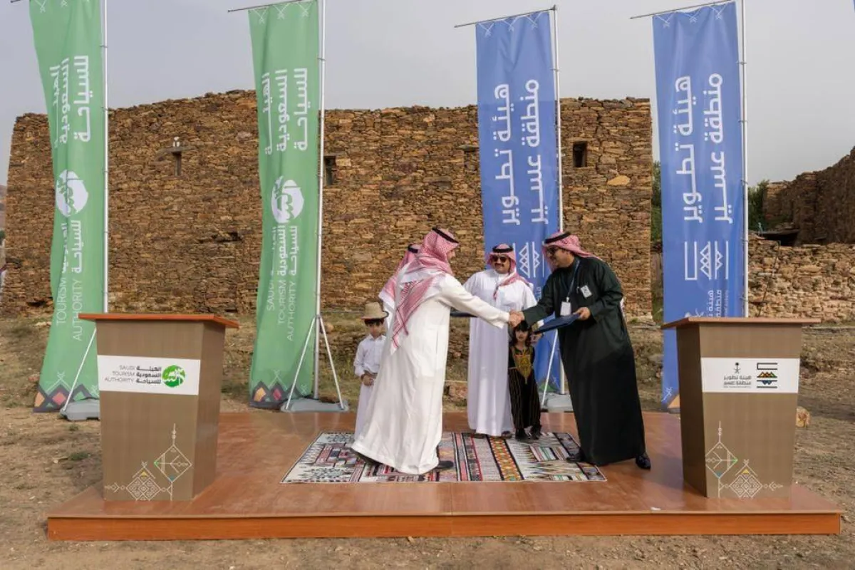 مذكرة تفاهم تعزيز مكانة منطقة عسير كوجهة سياحية عالمية