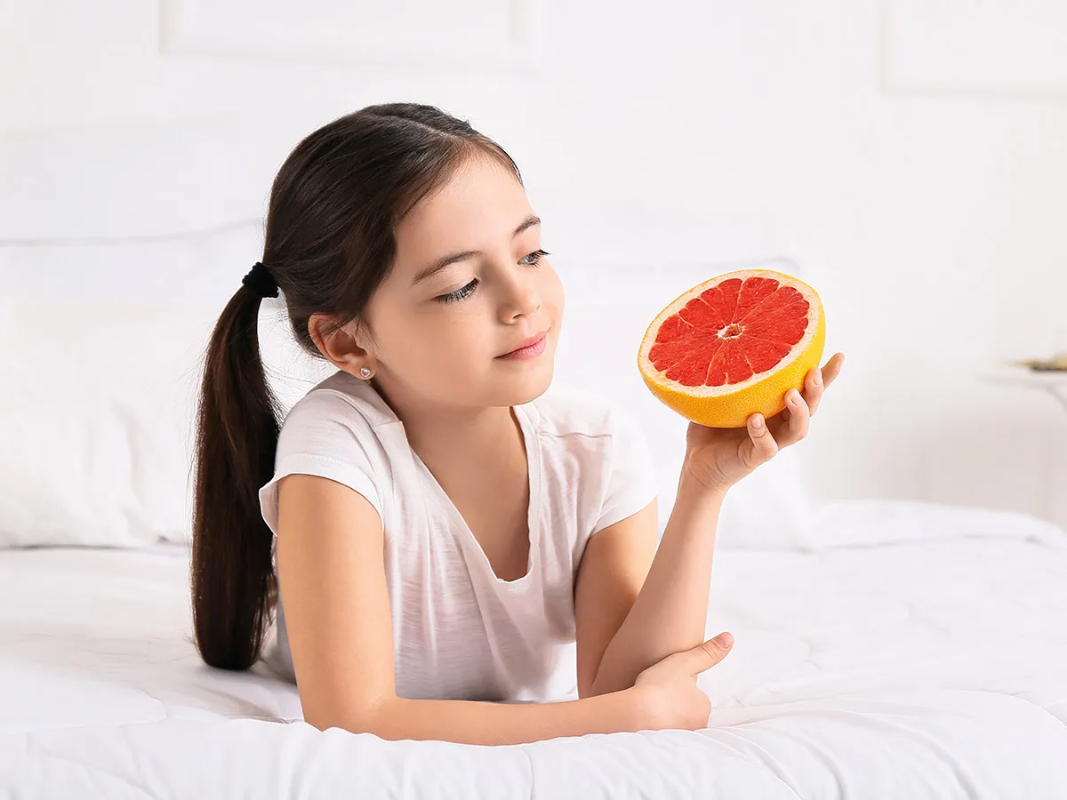 فوائد تناول طفلك الجريب فروت، وما هي الاحتياطات الواجب اتخاذها؟