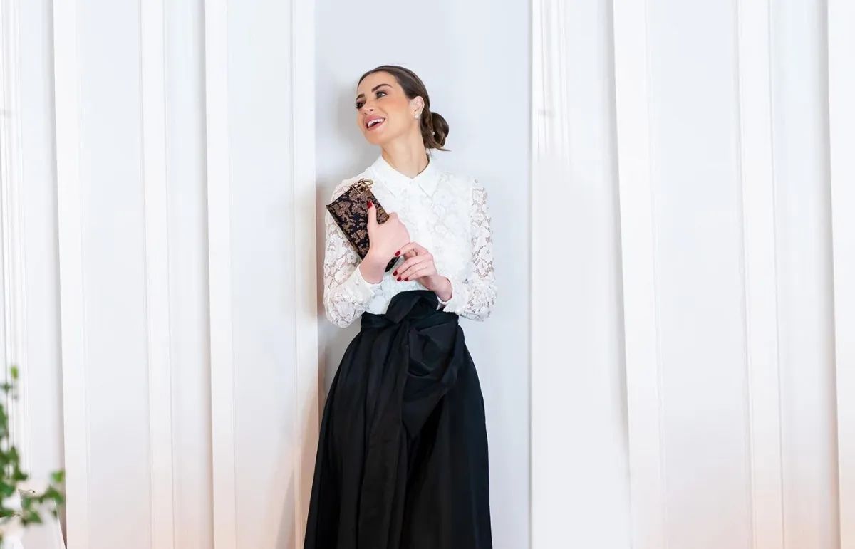 إطلالات محتشمة من أنابيلا هلال