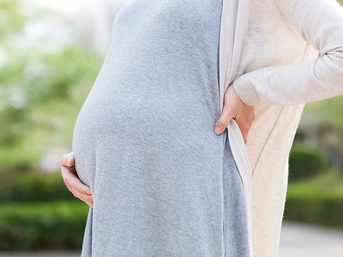 أعراض وأسباب الحمل المتأخر