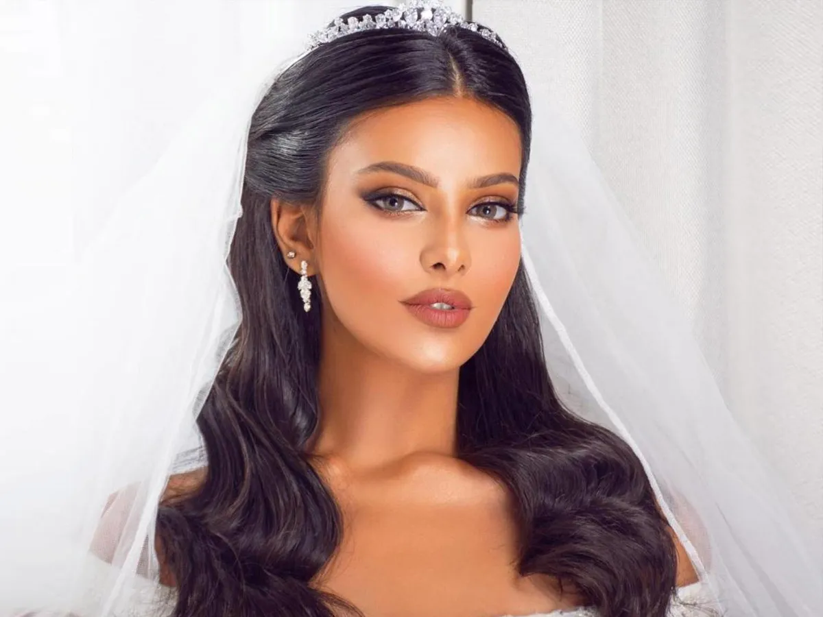 صور تسريحات عرايس بالتاج والطرحة لعروس 2022