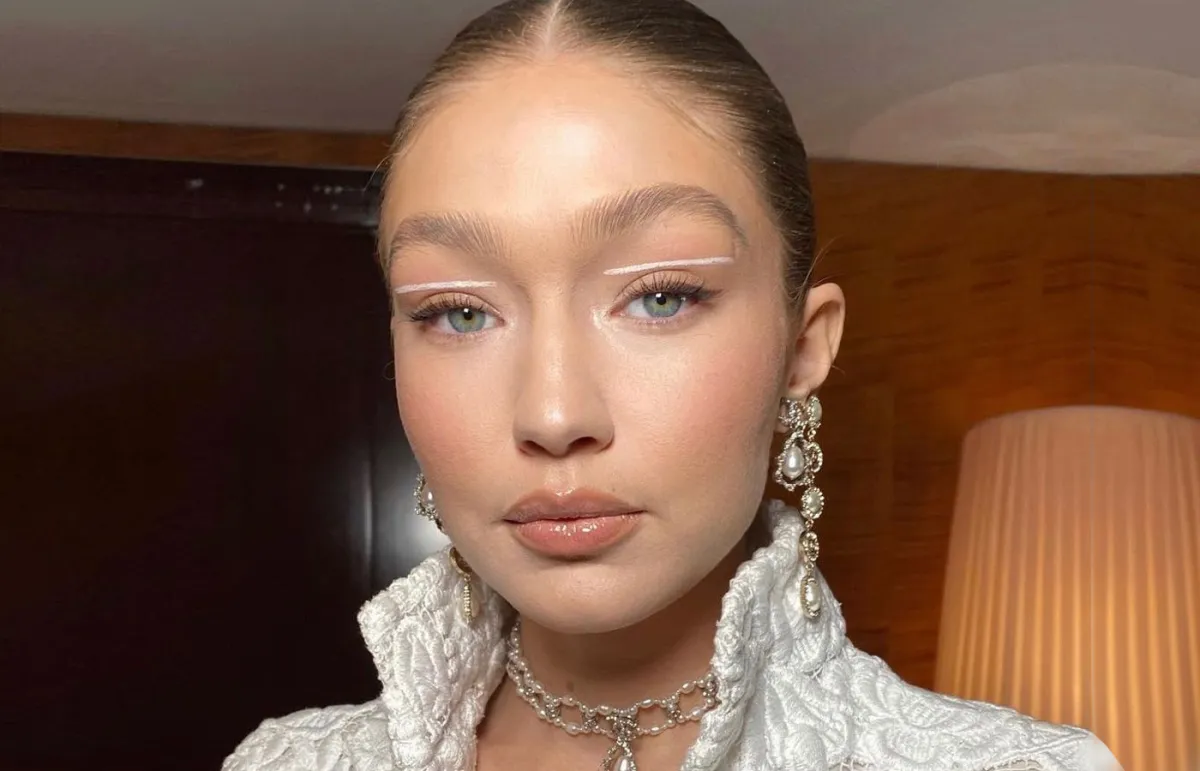 الأيلاينر العائم الأبيض بأسلوب ناعم(الصورة من حساب gigihaddid على إنستغرام)