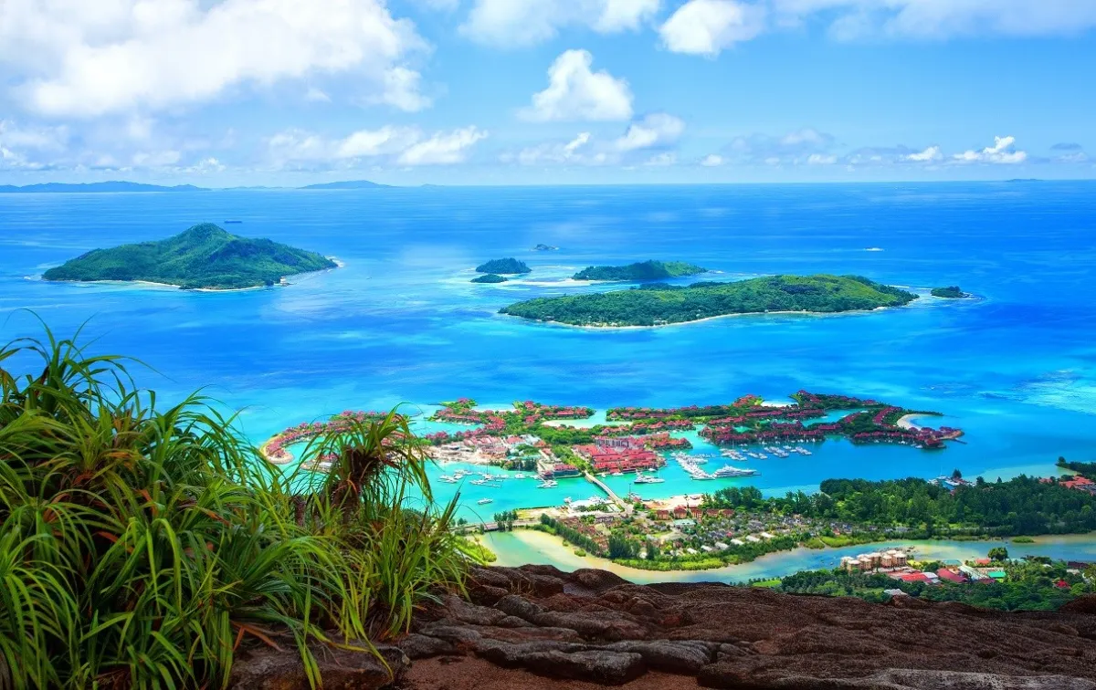 ​    ​نظرة إلى جزيرة "ماهي"