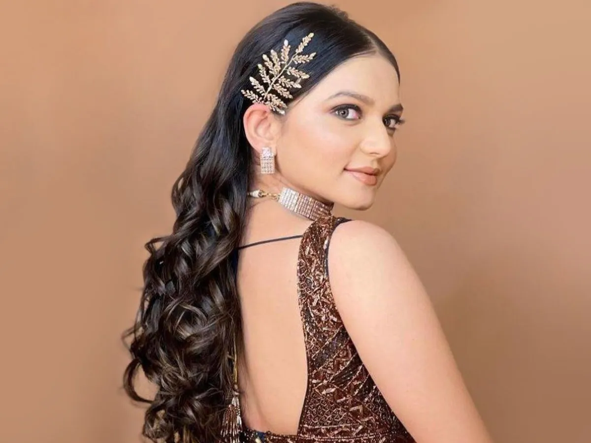 تسريحات شعر هندية نازلة