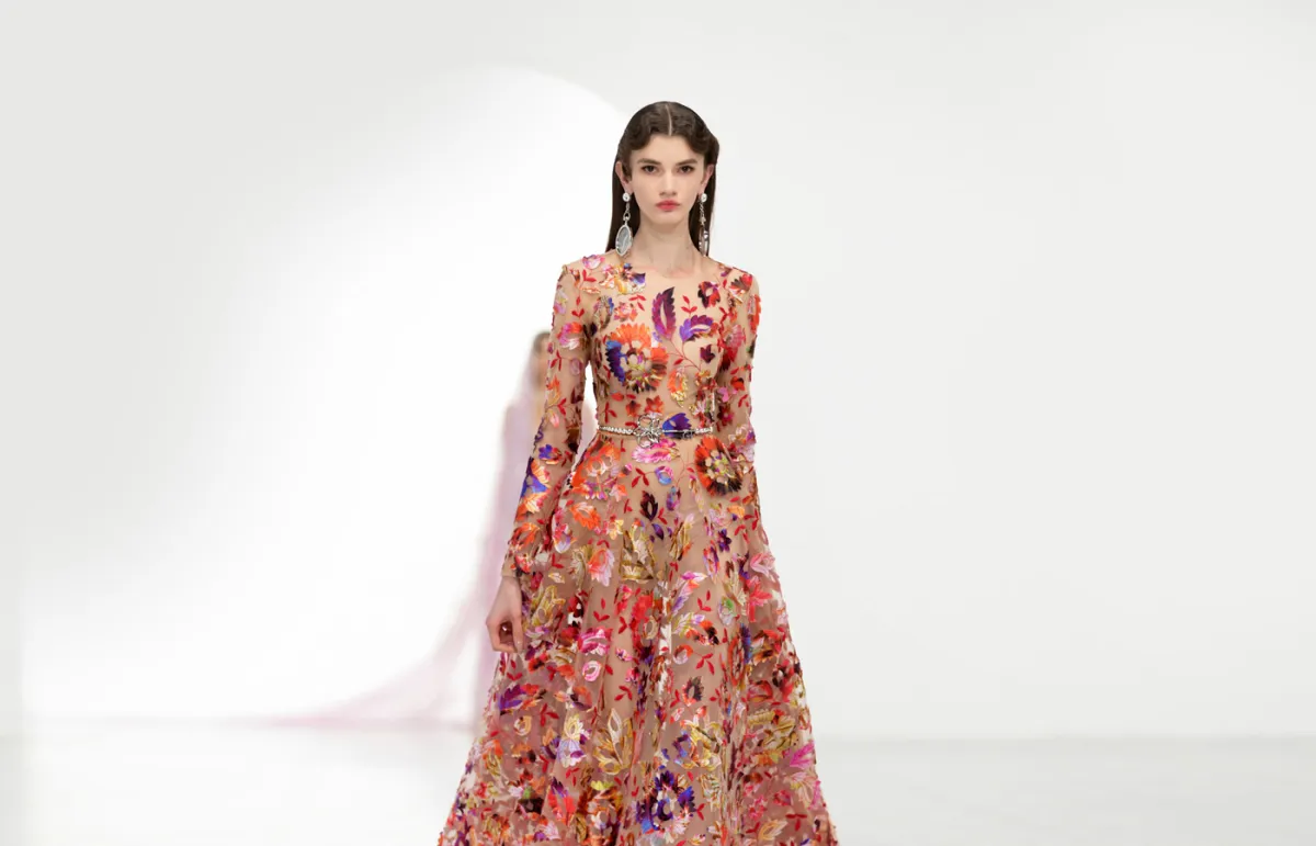 فساتين خطوبة من وحي ألوان الأحجار الكريمة