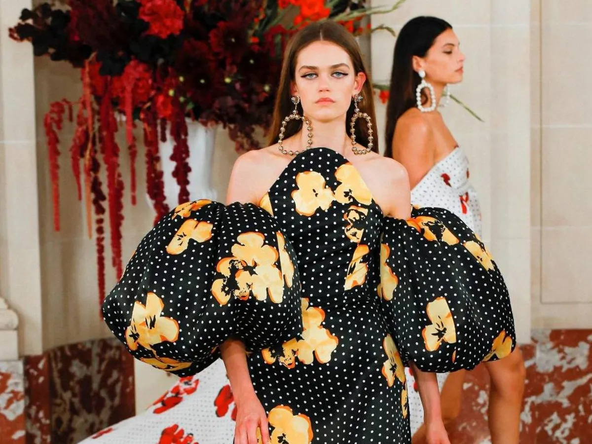 صيحة الأكتاف المنسدلة