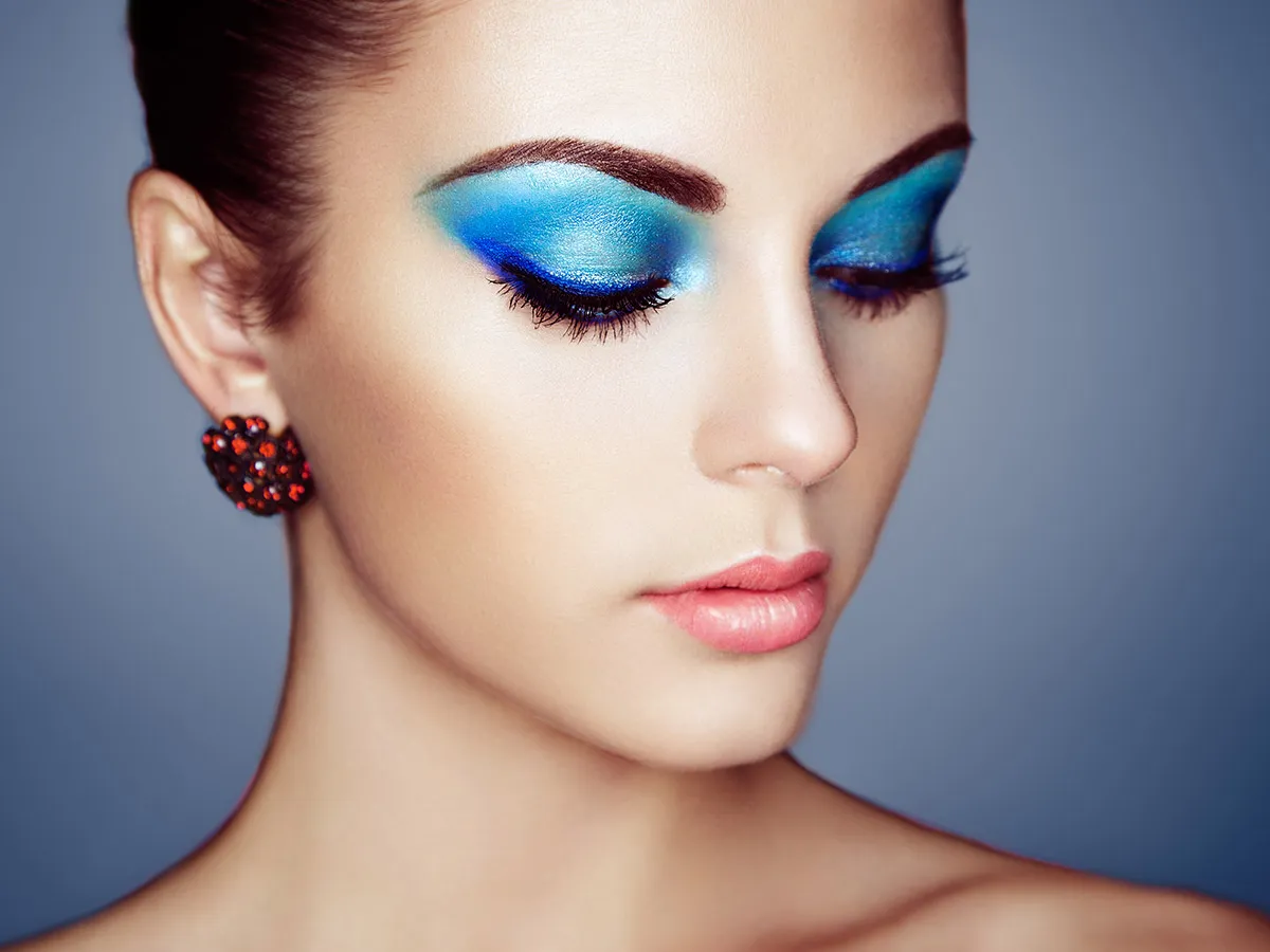 أساليب مكياج تركوازي لإطلالة صيفية منعشة