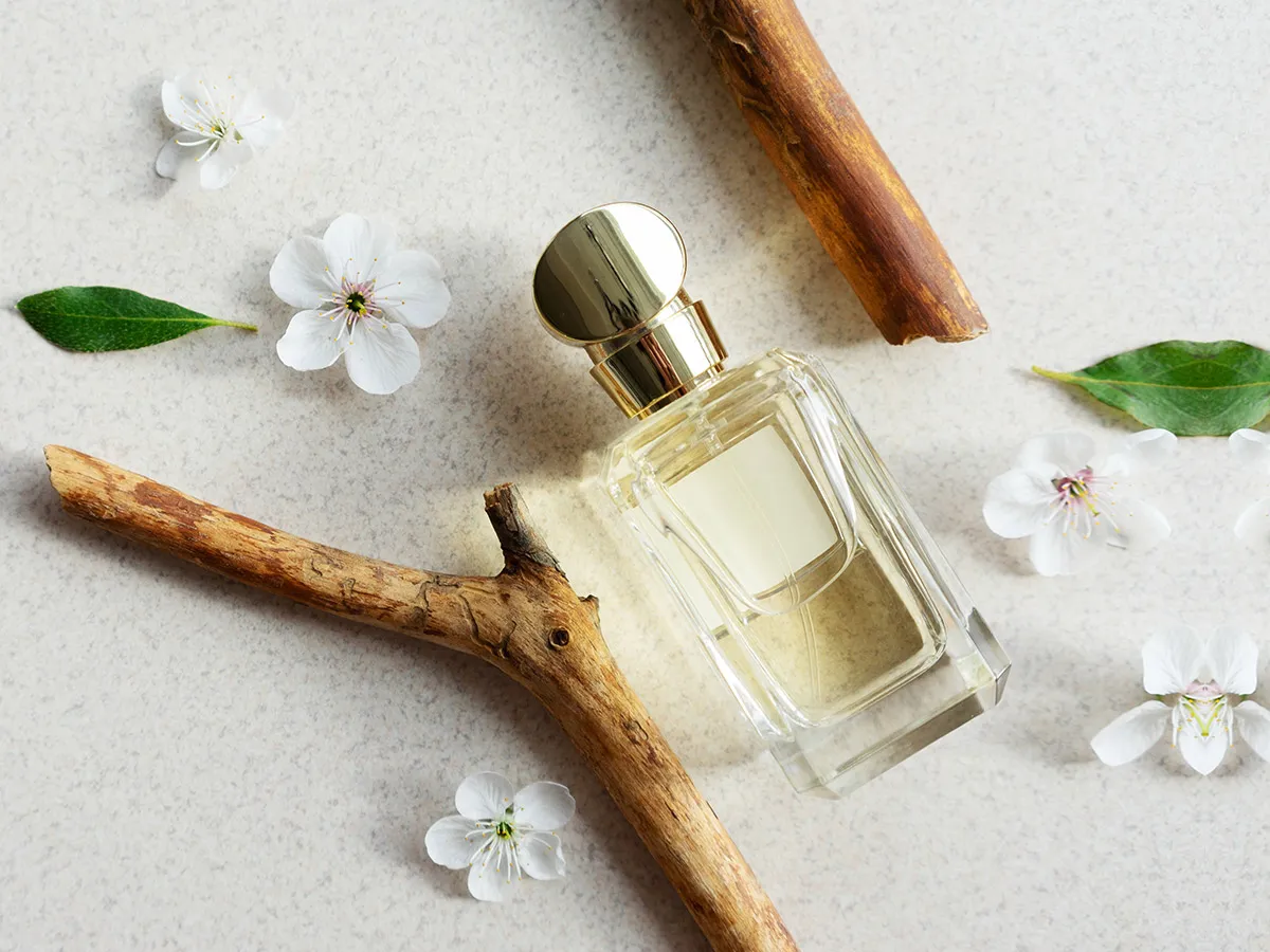 أجمل عطور برائحة خشب الصندل