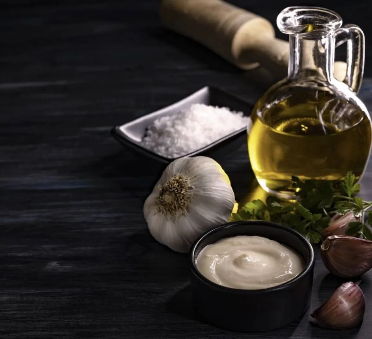 الثوم المنقوع في زيت الزيتون