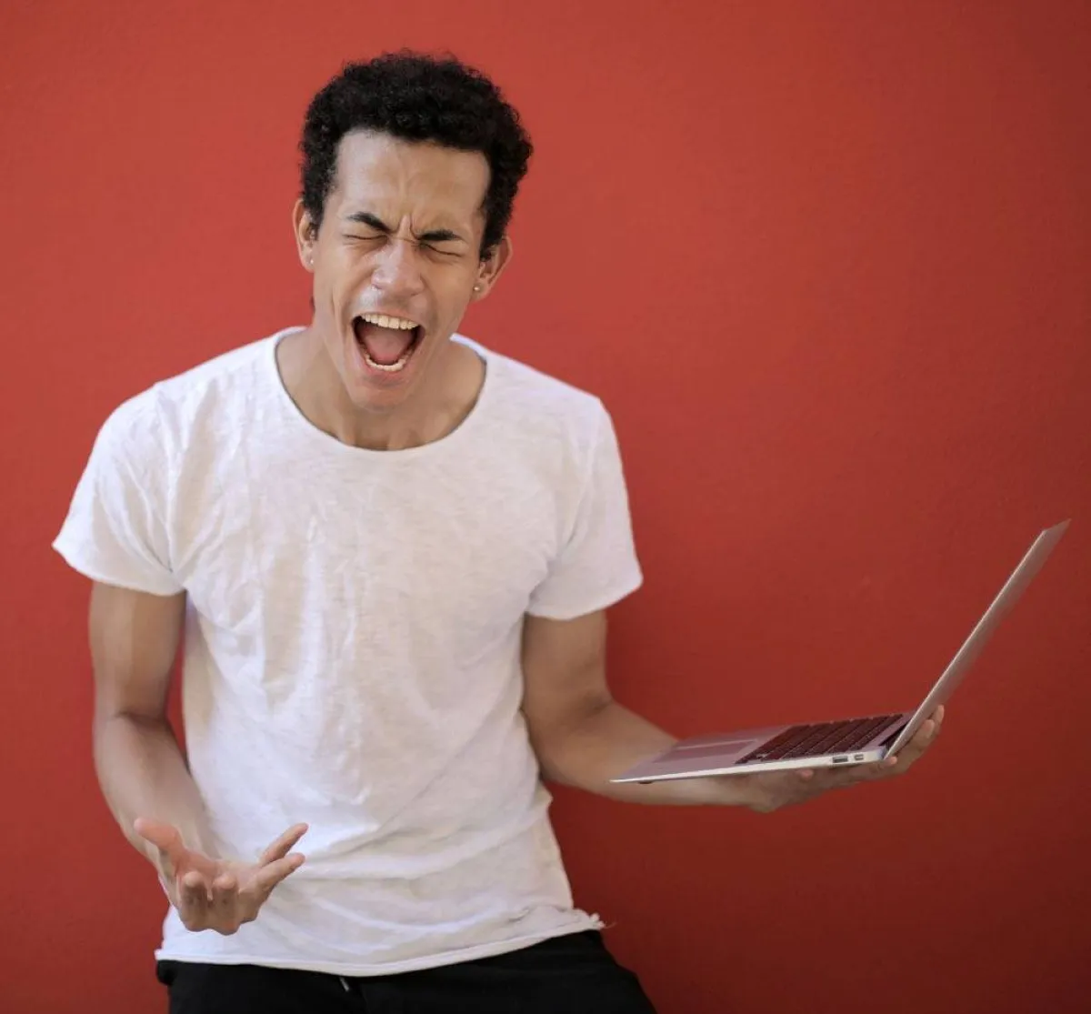 أسوأ 10 أخطاء يرتكبها الشباب في سن العشرينات