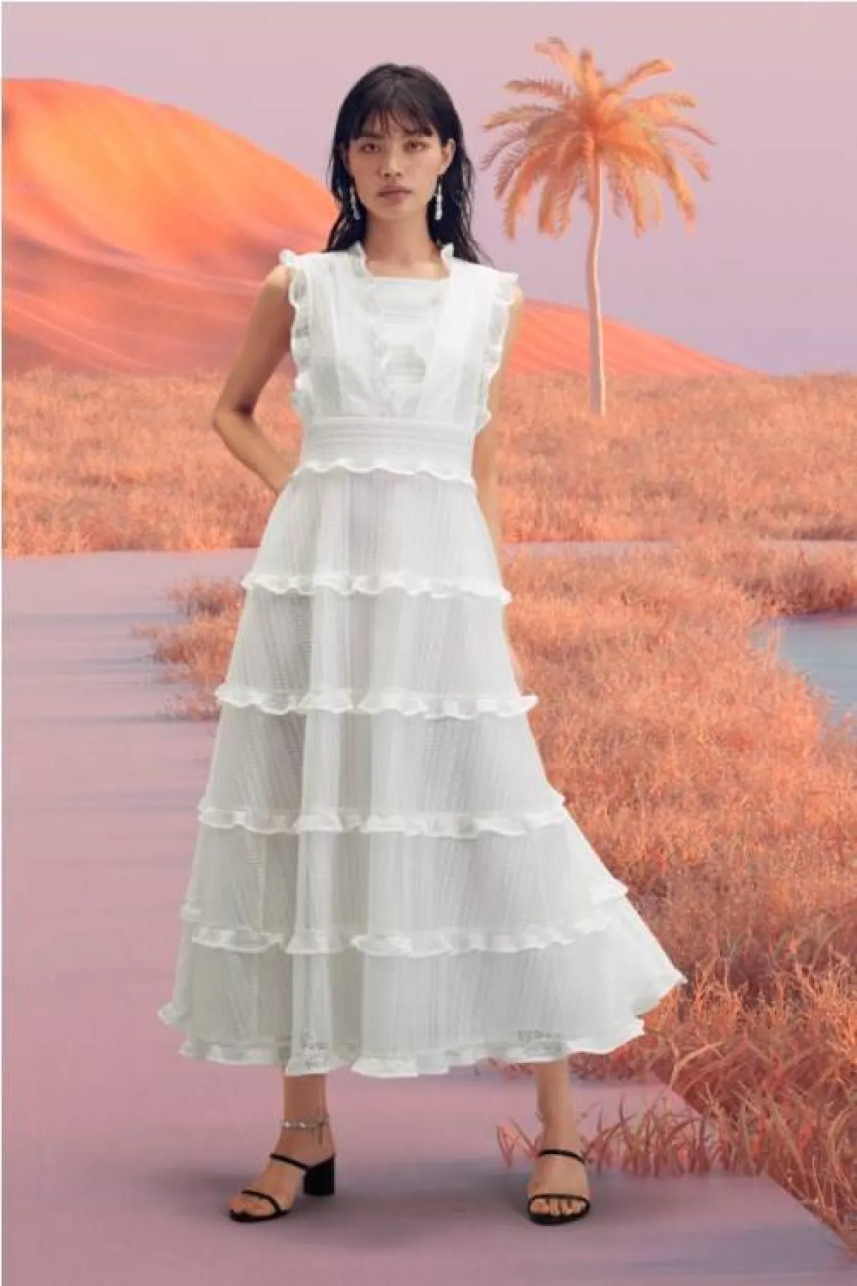 إطلالة باللون الأبيض من أديام Adeam