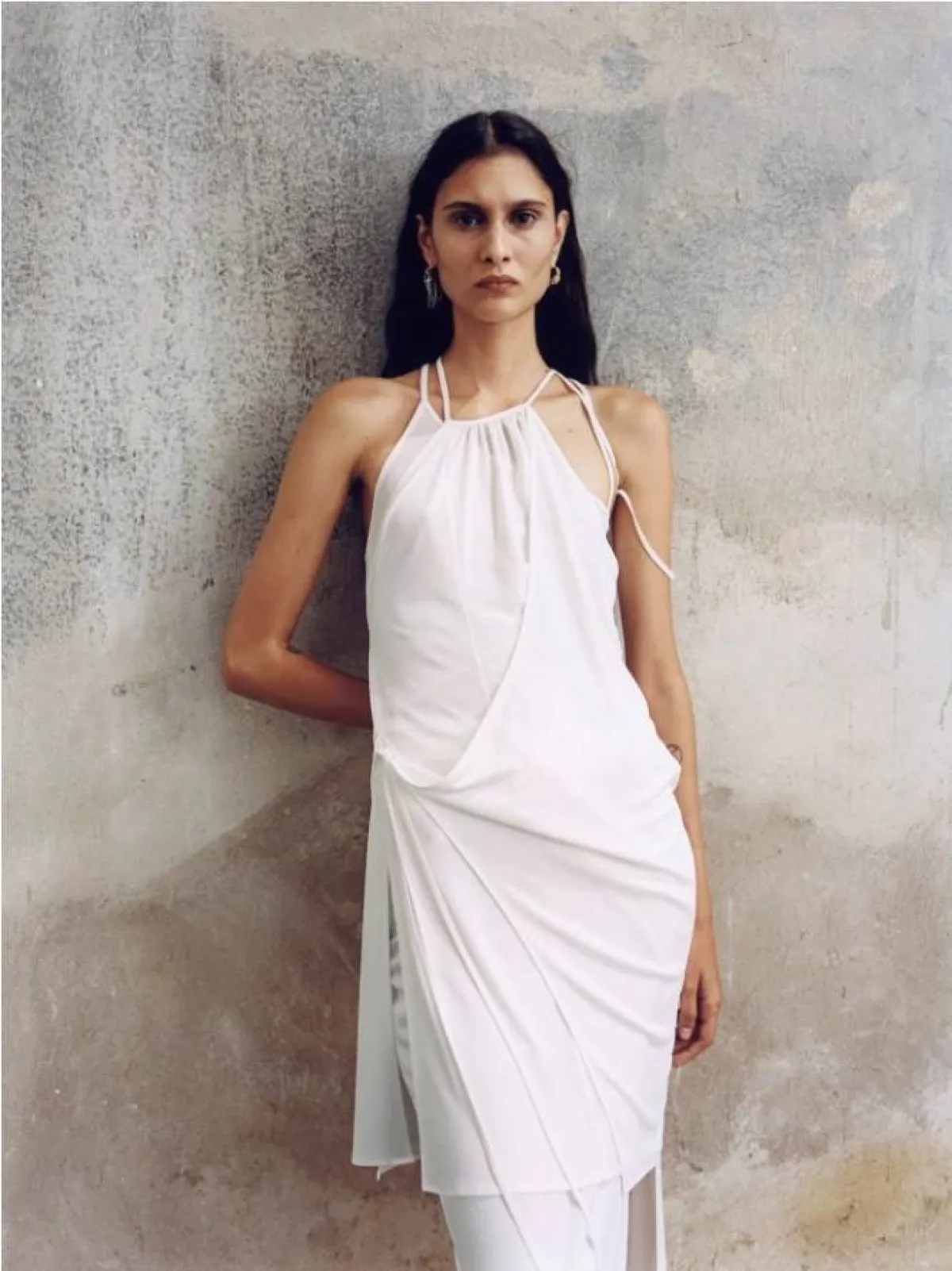 إطلالات باللون الأبيض من إي تي إكس في  Atxv