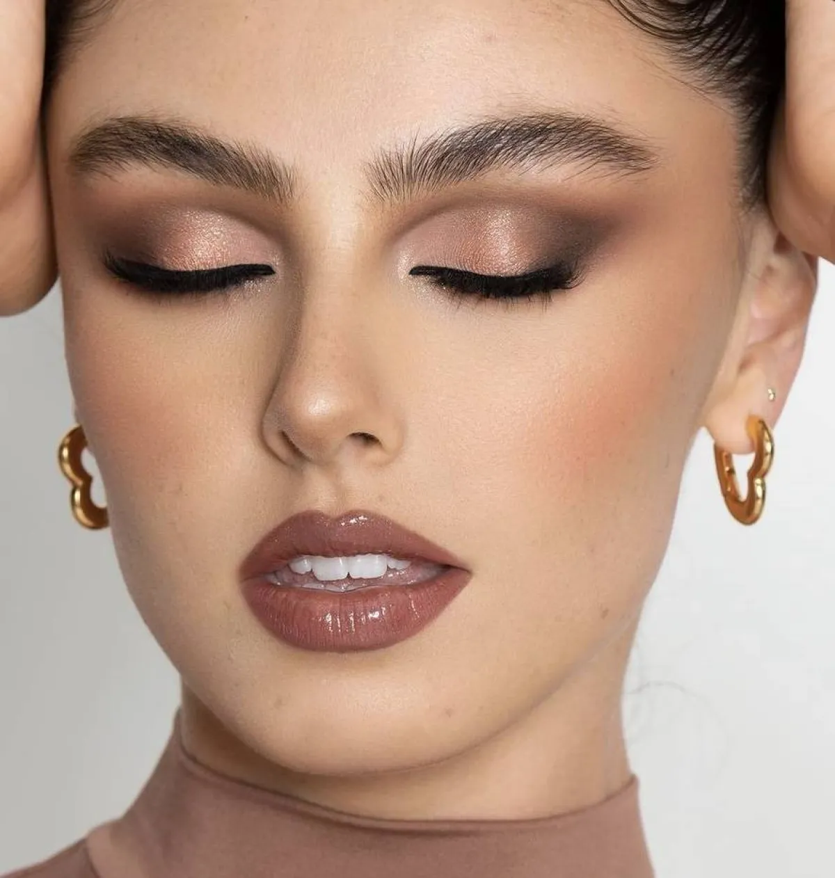 مكياج بدرجات اللون البني