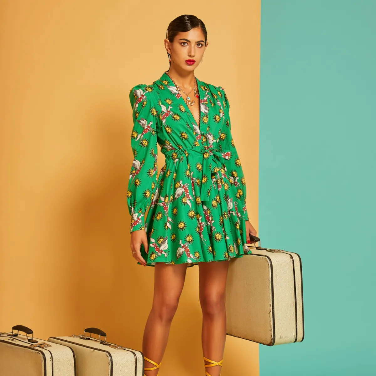 موديلات فساتين باللون الأخضر