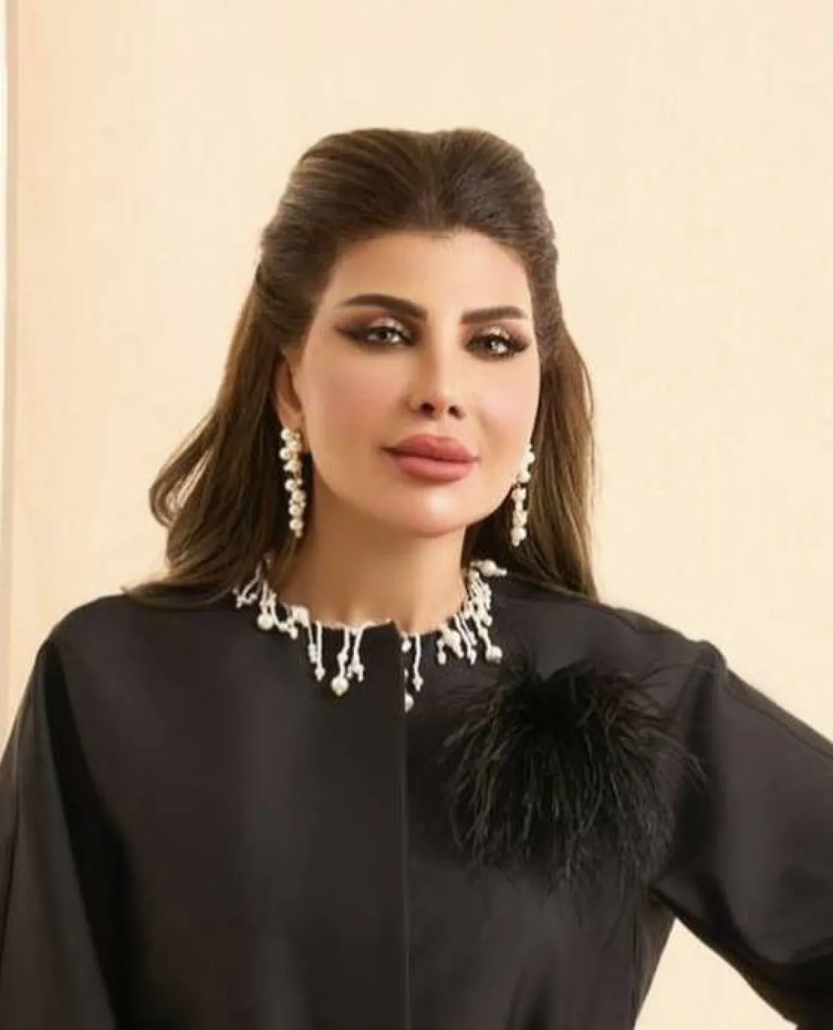 اطلالة جمالية للمراة الانيقة