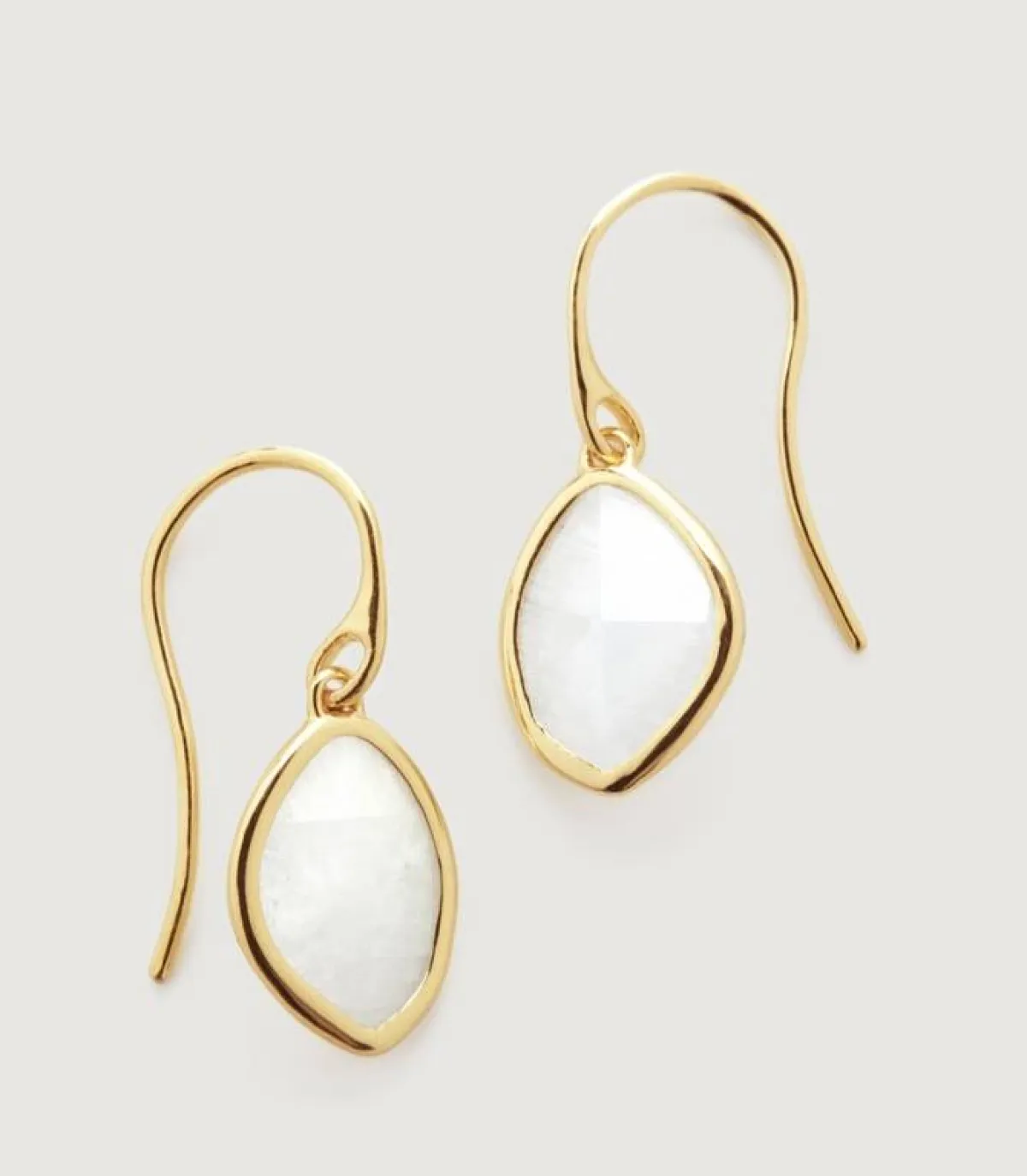 اقراط البتلة من مونيكا فيندر Monica Vinader