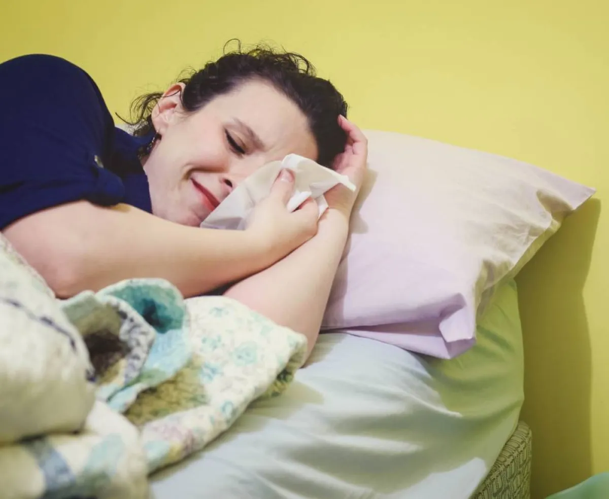 صورة لأم حامل تبكي