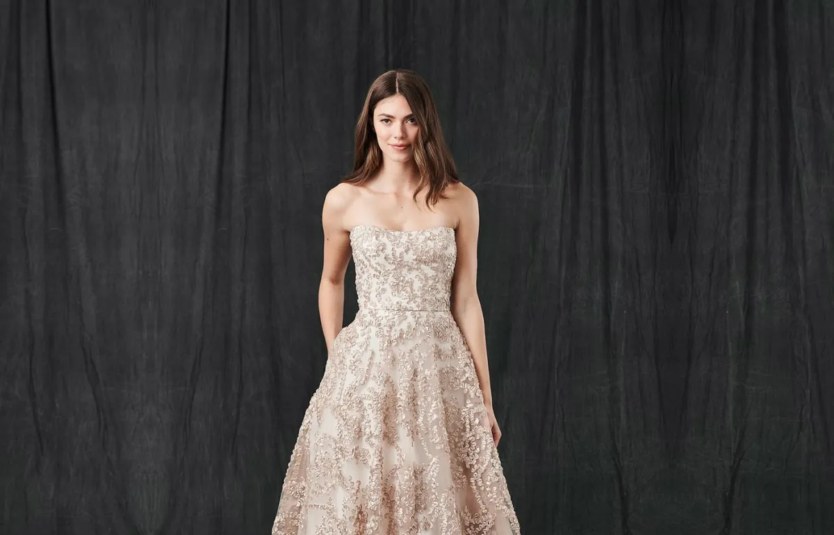 فساتين زفاف باللون البيج