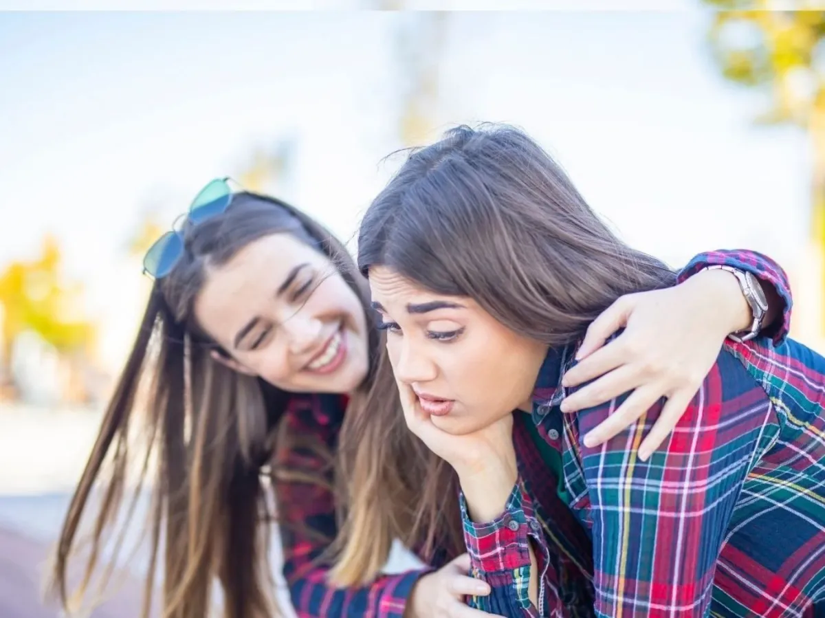 الوقوف بجانب الأصدقاء