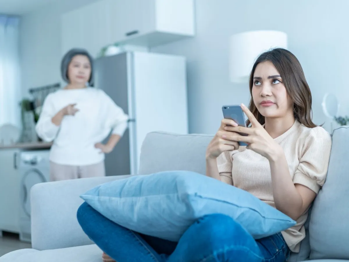 علامات غَيْرَة أُم الزوج