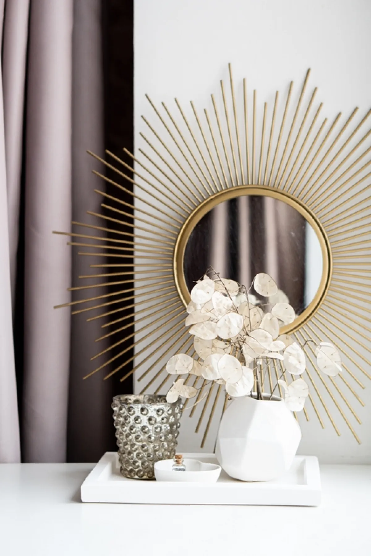 المرآة تجدّد مظهر الصالة، من دون إنفاق الكثير من المال