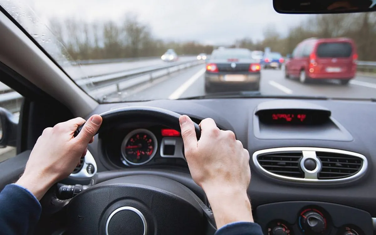 مسافة الأمان بين السيارات