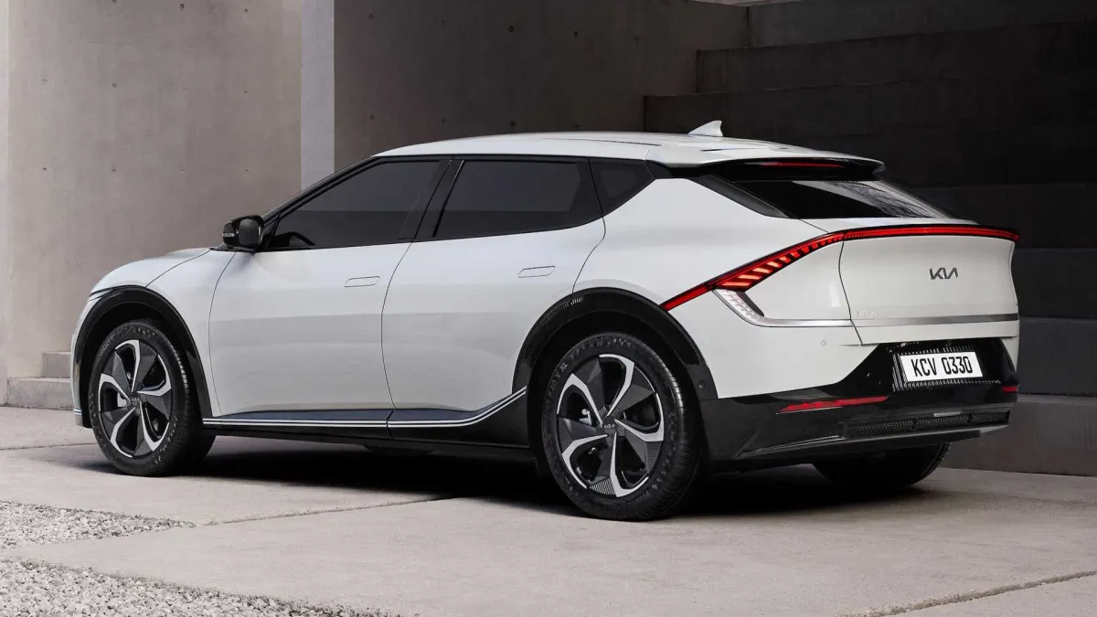 كيا اي في 6 - اختبار تصادم