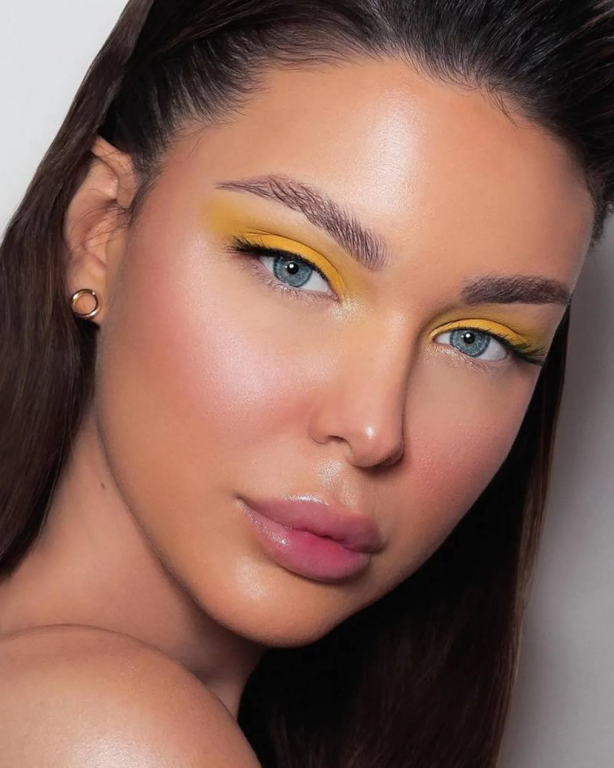 أفكار مكياج عيون خليجي أصفر