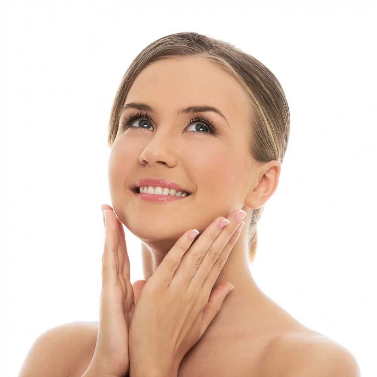 يساعد زيت إبرة الراعي على توحيد لون البشرة