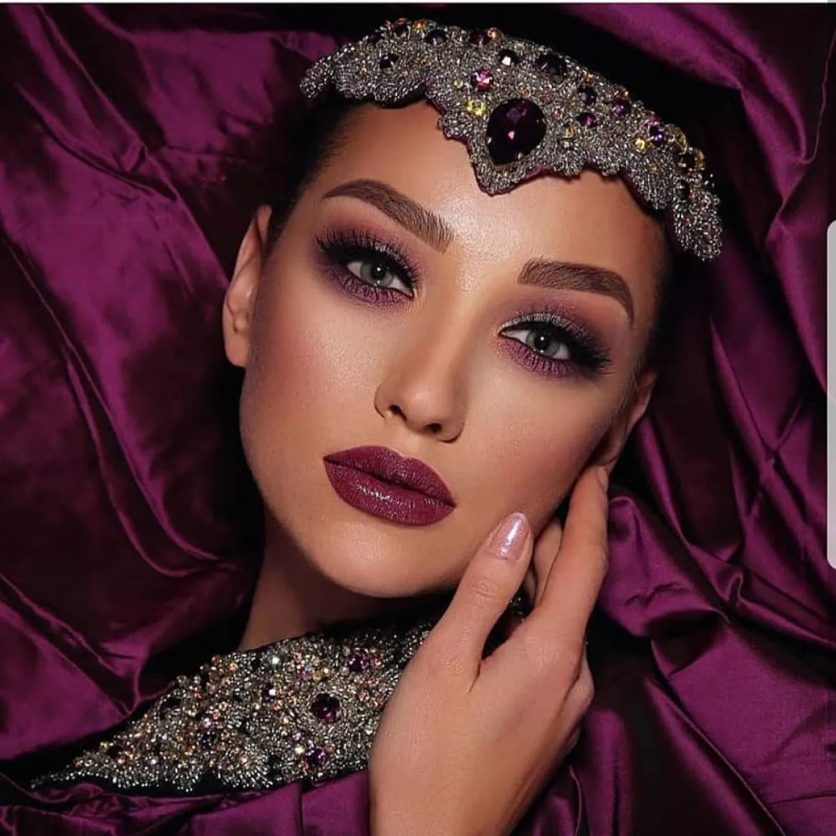 مكياج برغندي موحد للخطوبة للمحجبات