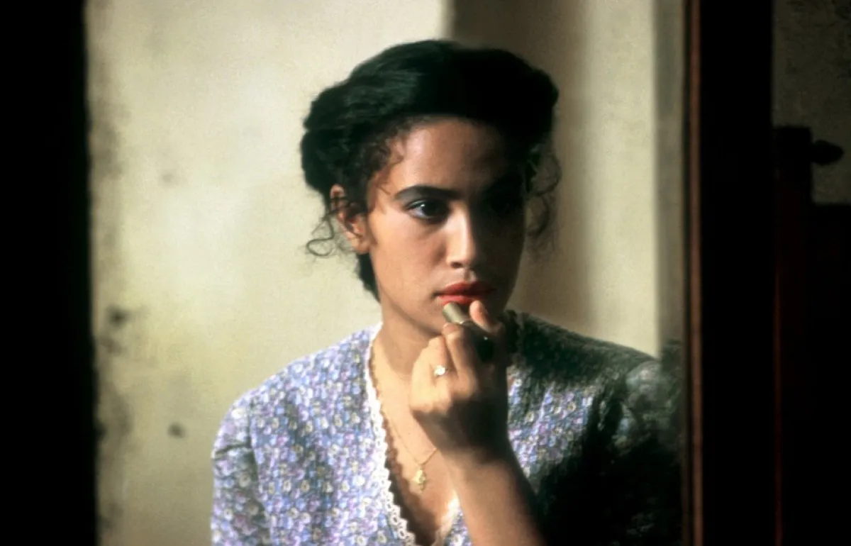 هند صبري في أول دور لها في السينما وكان ذلك في فيلم صمت القصور- الصورة من حساب هند على الفيسبوك