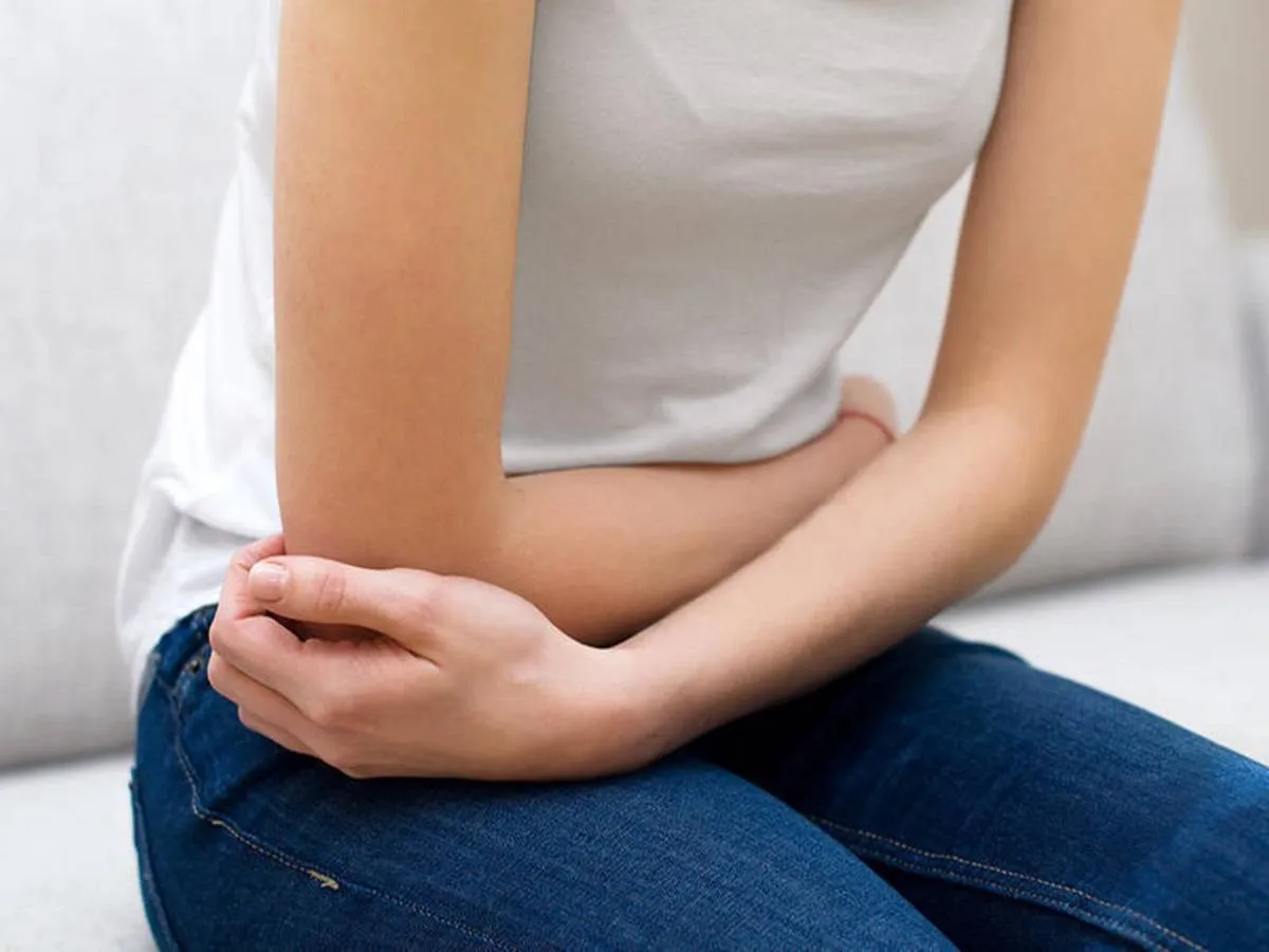 صورة لامرأة تجلس