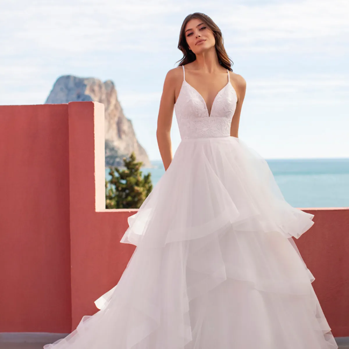 فستان زفاف بطبقات من white one by pronovias