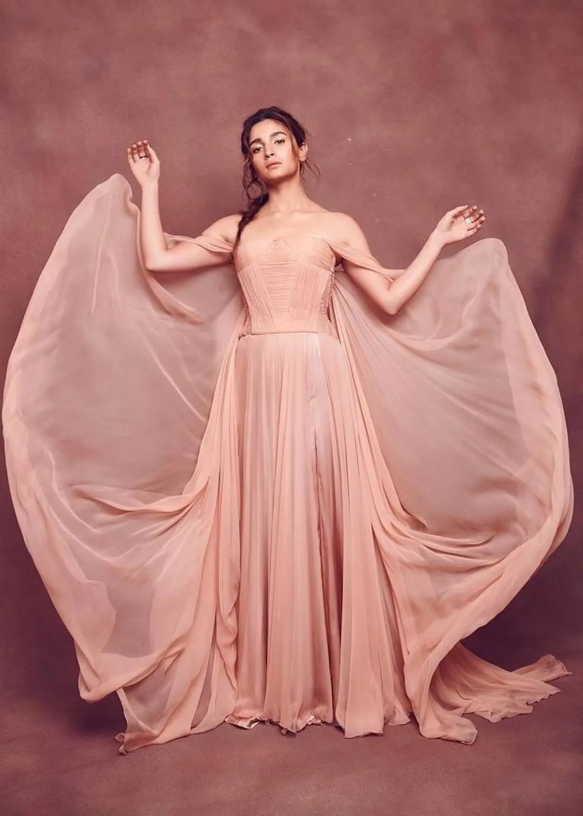 إطلالة رسمية بالفستان الكشكش من وحي عليا بهات