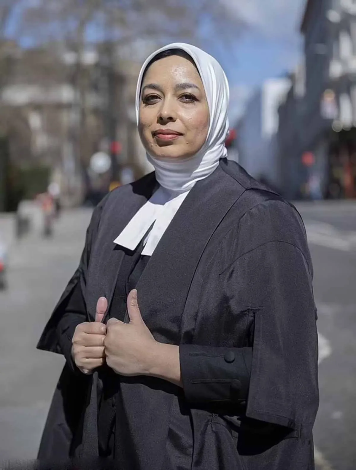 سلطانة تافادار.. أول محامية محجبة تحصل على لقب مستشارة ملكة إنجلترا