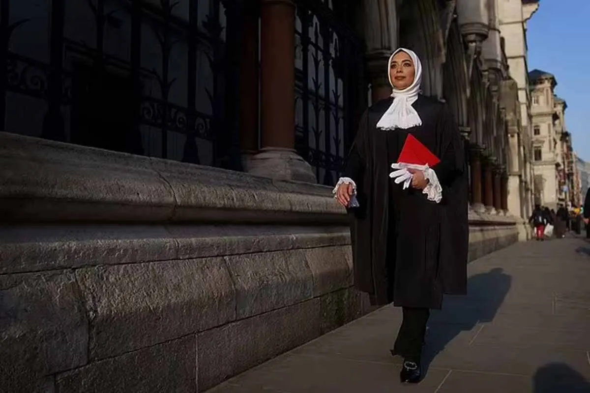 سلطانة تافادار.. أول محامية محجبة تحصل على لقب مستشارة ملكة إنجلترا