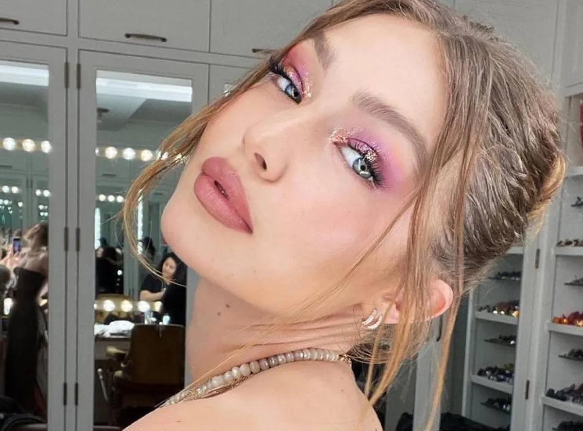 مكياج عيون معدني